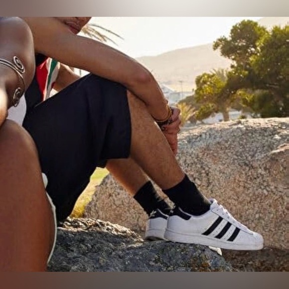 adidas Men's Superstar Sneakers size 4 new pair
